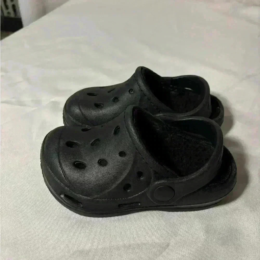 Boys size 8 STQ fleece lined garden clogs/shoes, #C128